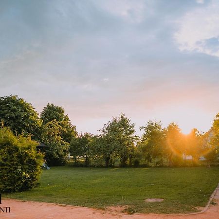 Kalna Apartamenti อักโลนา ภายนอก รูปภาพ